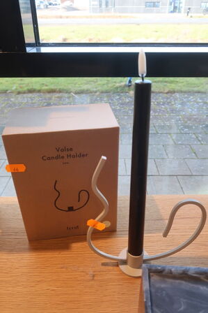 3 stk. æsker, 2 stk. bakker samt lysestage 