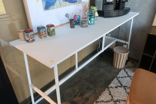 Højbord uden indhold