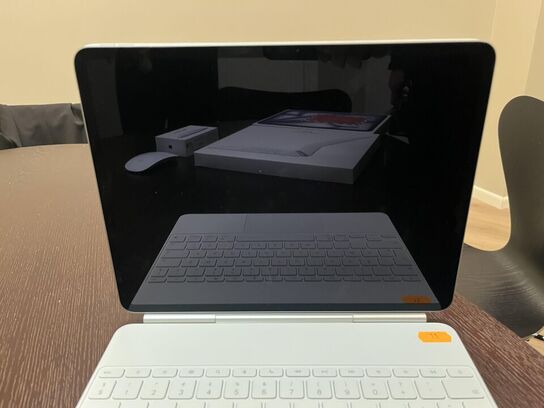 Apple IPAD Air. 4Gen. Med magic tastertur