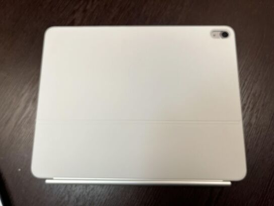 Apple IPAD Air. 4Gen. Med magic tastertur