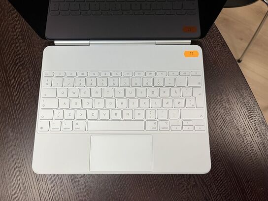 Apple IPAD Air. 4Gen. Med magic tastertur