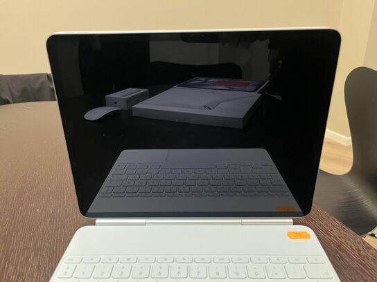 Apple IPAD Air. 4Gen. Med magic tastertur