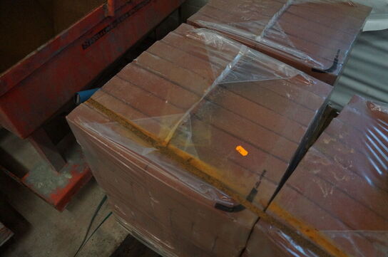 3 paller med mursten