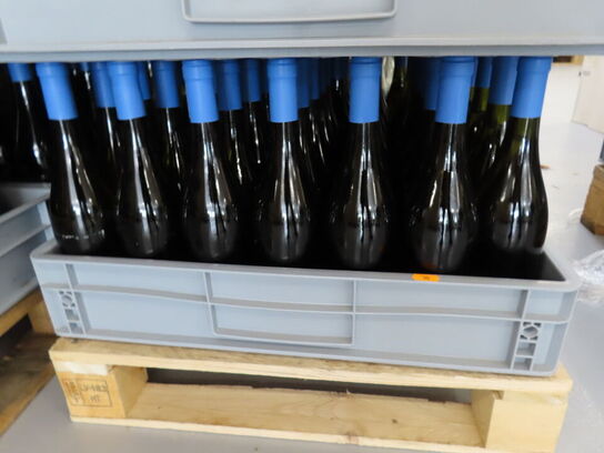 Ca. 50 flasker vin i plastkasse, (Smooth & Buttery), alkoholfri vin