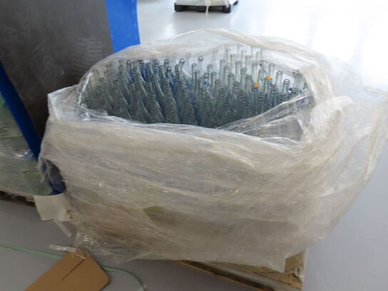 Pl. med tomme klare flasker