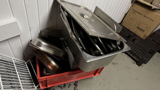 Stort parti Gastronorm-beholdere + Plast Kasser m. indhold