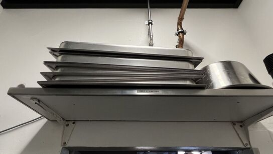 Stort parti Gastronorm-beholdere + Plast Kasser m. indhold