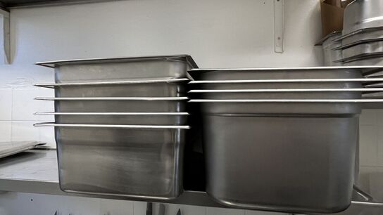 Stort parti Gastronorm-beholdere + Plast Kasser m. indhold