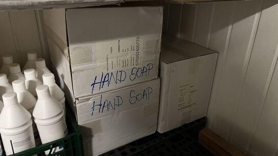 Parti Håndsæbe + Rengøringskemikalier herunder Grill Rens, Gummihandsker, Plastposer