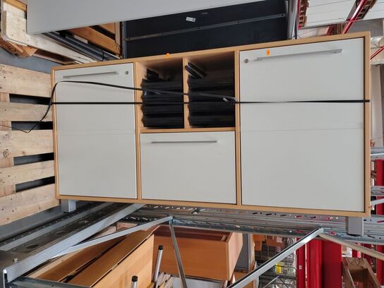 Kontorskab.  Måler ca. 167 x 42 x 88 cm.