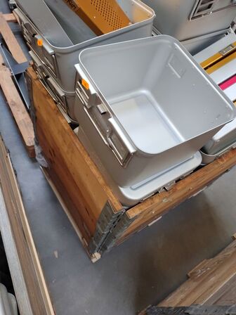 Parti metalkasser. Assorterede.