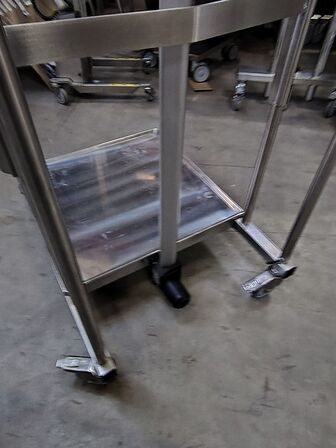 Elektrisk stabler med platform.  REMEDA