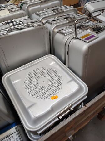 Parti metalkasser. Assorterede.