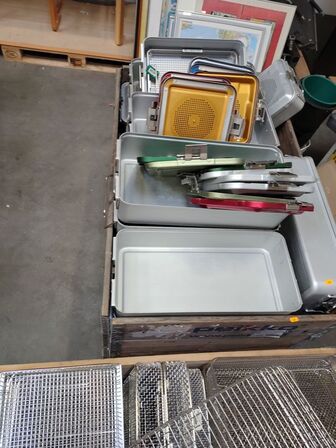 Parti metalkasser. Assorterede.