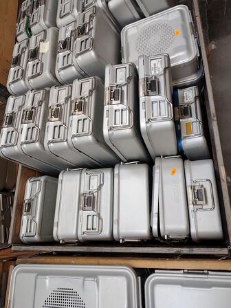 Parti metalkasser. Assorterede.