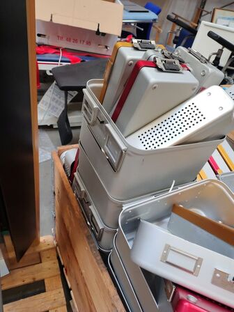 Parti metalkasser. Assorterede.