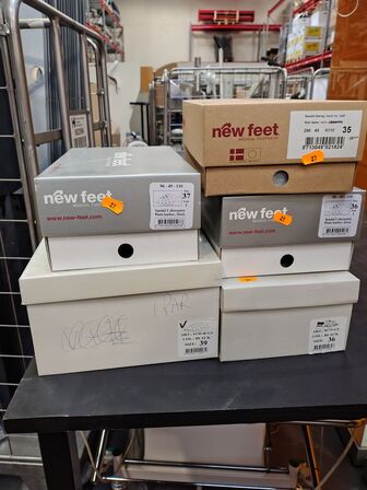 5 par ortopædiske sko/sandaler. 