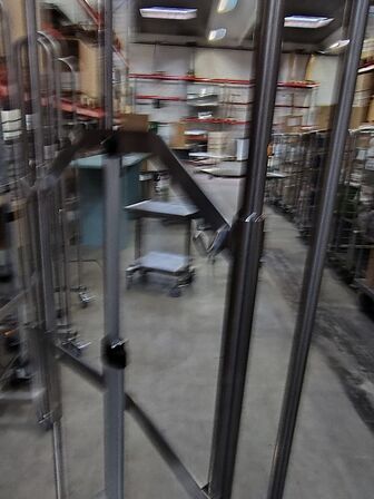 Elektrisk stabler med platform.  REMEDA