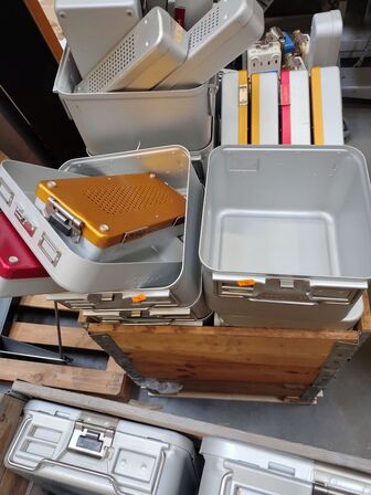 Parti metalkasser. Assorterede.