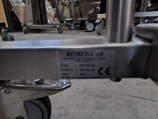 Elektrisk stabler med platform.  REMEDA