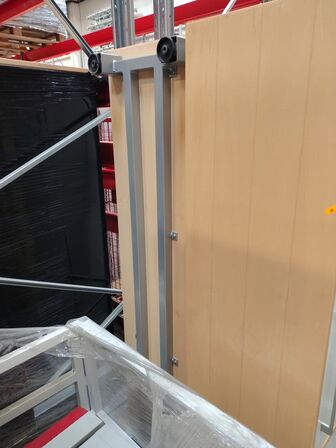 To kontorskabe.  Måler ca. 167 x 42 x 88 cm./stk.