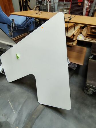 Vinkel-hæve/sænkebord.