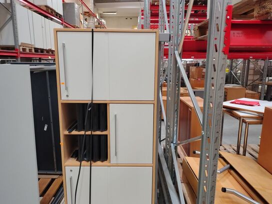 Kontorskab.  Måler ca. 167 x 42 x 88 cm.