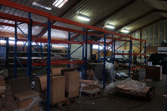 Pallereoler bestående af 28 stk. stiger samt 74 stk. vanger