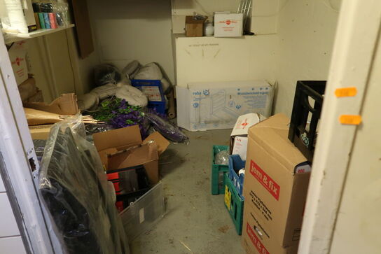 Div. Engangsservice, vinglas, affaldsække, puder m.m.