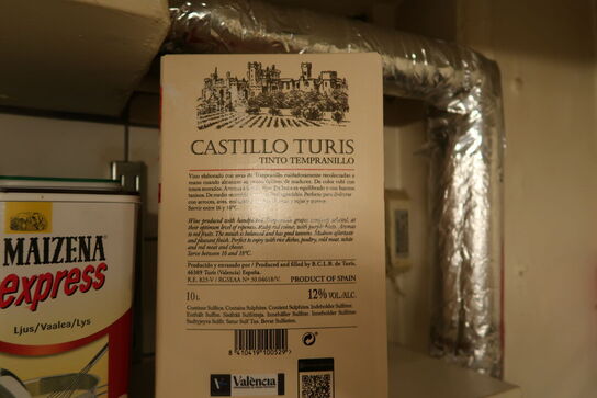 Div. Fødevarer bl.a. fond, olie, mel, sukker m.m.