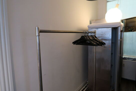 Tøjstativ med div. Bøjler