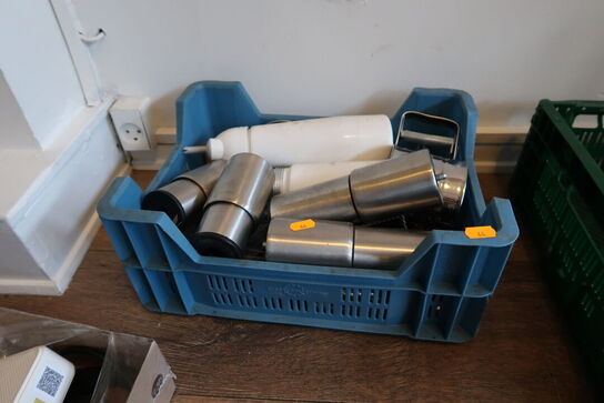 Kasse med div. Køkkenudstyr