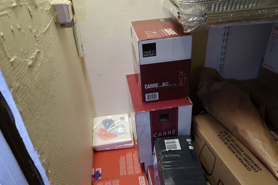 Div. Engangsservice, vinglas, affaldsække, puder m.m.