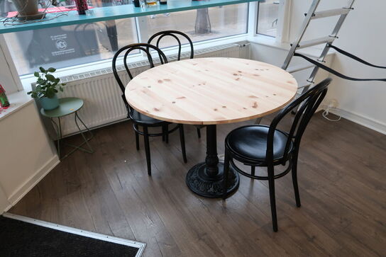 Cafébord med 3 stk. caféstole