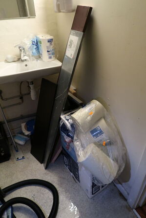 Div. Aftørringspapir, rengøringsmidler m.m.