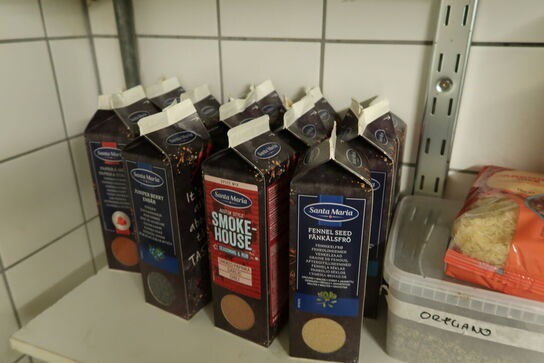 Div. Fødevarer bl.a. fond, olie, mel, sukker m.m.