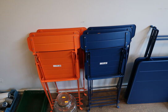 3 stk. klapborde samt 6 stk. klapstole