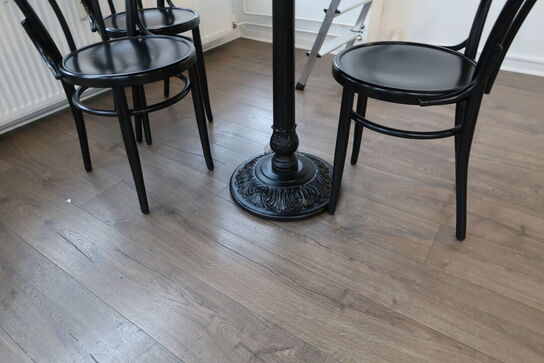 Cafébord med 3 stk. caféstole