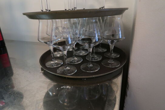 2 stk. bakker med ølglas