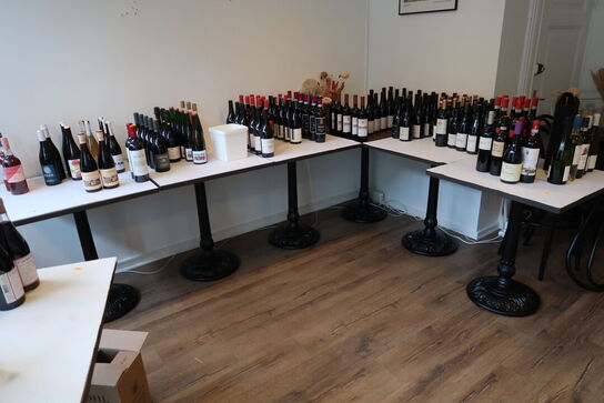 10 stk. caféborde uden indhold samt 6 stk. caféstole