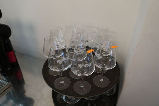 2 stk. bakker med ølglas