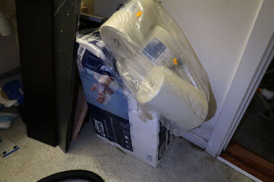 Div. Aftørringspapir, rengøringsmidler m.m.