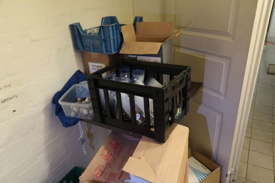 Div. Engangsservice, vinglas, affaldsække, puder m.m.