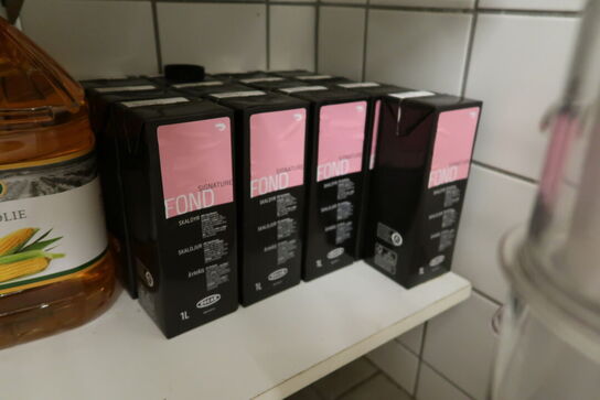 Div. Fødevarer bl.a. fond, olie, mel, sukker m.m.