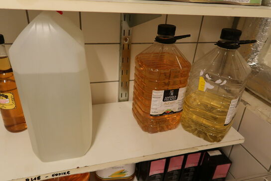 Div. Fødevarer bl.a. fond, olie, mel, sukker m.m.