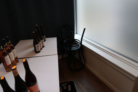 10 stk. caféborde uden indhold samt 6 stk. caféstole