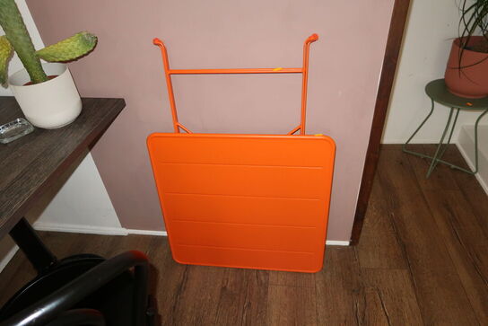 3 stk. klapborde samt 6 stk. klapstole