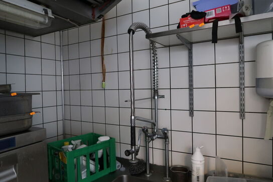 Rustfri stålbord med vask og armatur