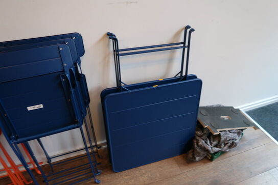 3 stk. klapborde samt 6 stk. klapstole