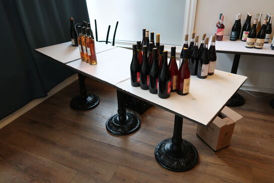 10 stk. caféborde uden indhold samt 6 stk. caféstole